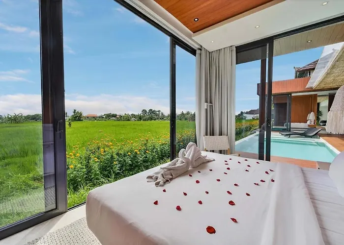 Celia 3br With Pool & Rice Field View Villa