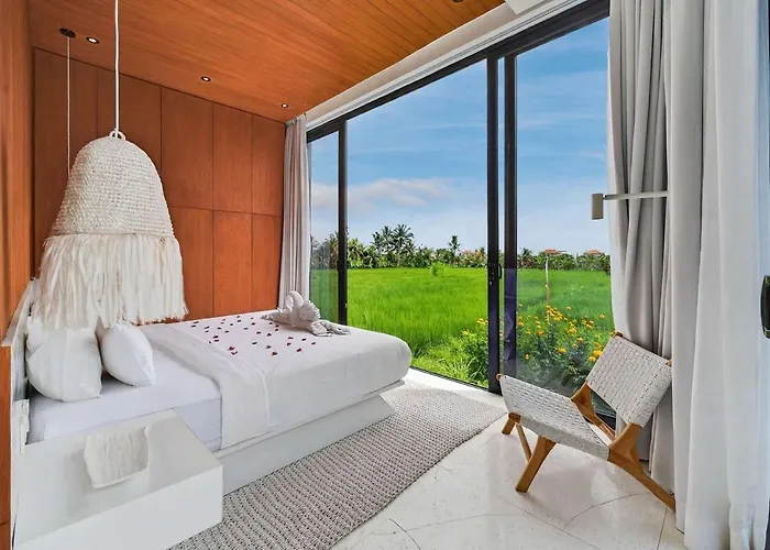 Celia 3br With Pool & Rice Field View Villa Ubud